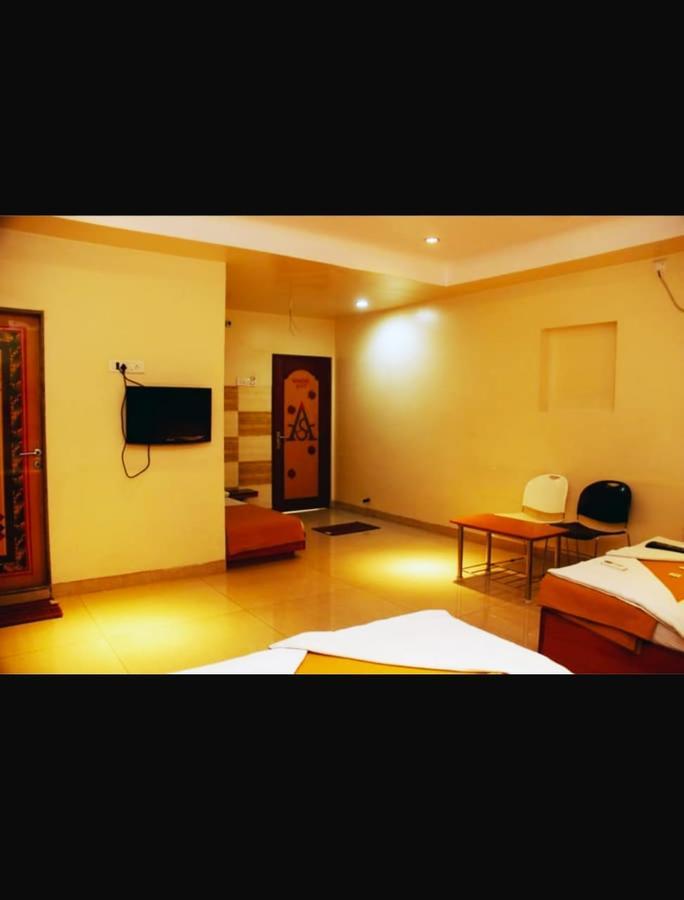 Hotel Apple Sai Residency Shirdi Esterno foto