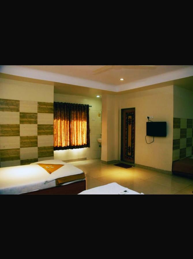Hotel Apple Sai Residency Shirdi Esterno foto