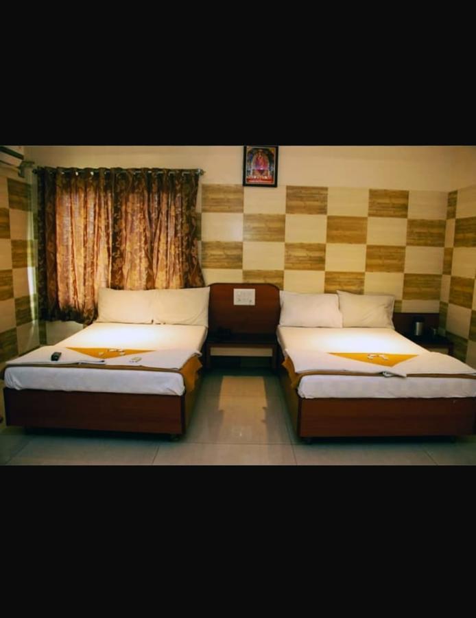 Hotel Apple Sai Residency Shirdi Esterno foto